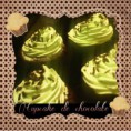 Cupcakes de chocolate con cobertura de chantilly de menta